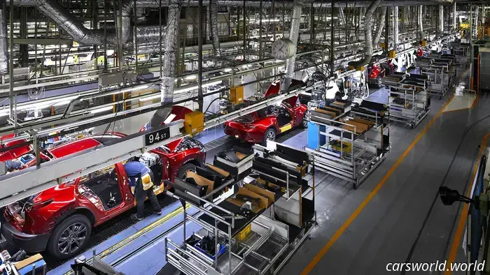 Toyota ricicla vecchie batterie di auto elettriche per alimentare la linea di produzione della Mazda