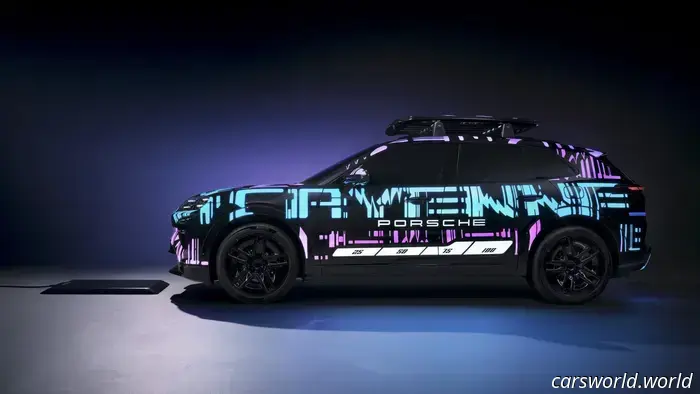 La Porsche Cayenne elettrica del 2026 avrà la ricarica wireless.
