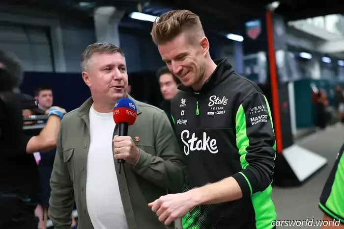 Dallo spegnersi dei semafori all'ultimo giro: un'intervista esclusiva a 'Crofty', la voce della F1