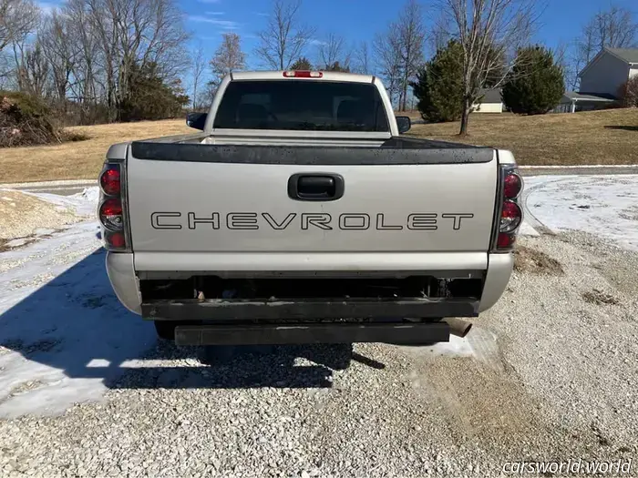 This Incognito Dump Truck Could Be the Pinnacle of the GMT800 Pickup.