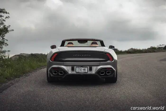 Revisión del Aston Martin Vanquish Volante 2026: Como montar en un Pegaso