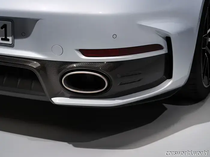 La Porsche 911 Turbo S del 2026 diventa ibrida con 701 CV e raggiunge i 60 mph in 2,4 secondi.