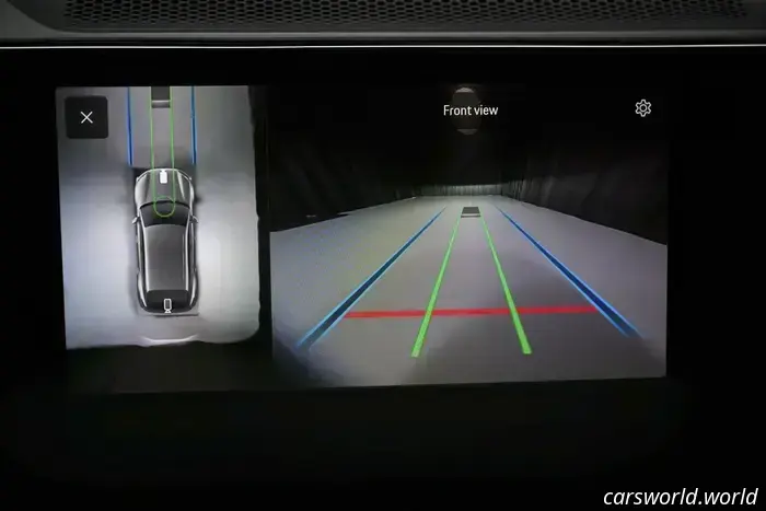 La Porsche Cayenne elettrica del 2026 avrà la ricarica wireless.