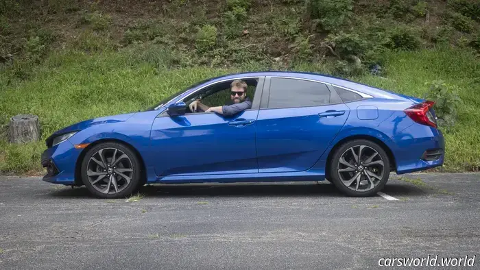 Автомобильные коврики TuxMat преобразили этот Honda Civic, придав ему вид представительского автомобиля.