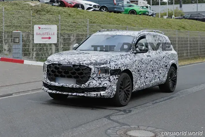 Давно ожидаемый Audi SQ9 2027 года засняли с комбинированным дизайном.