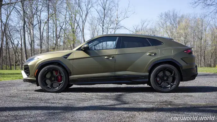 2025 Lamborghini Urus SE Recensione: Il Super SUV Unapologetically sciocco