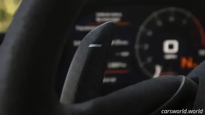 Recensione della McLaren 765LT: perché una Long Tail è più speciale delle altre supercar