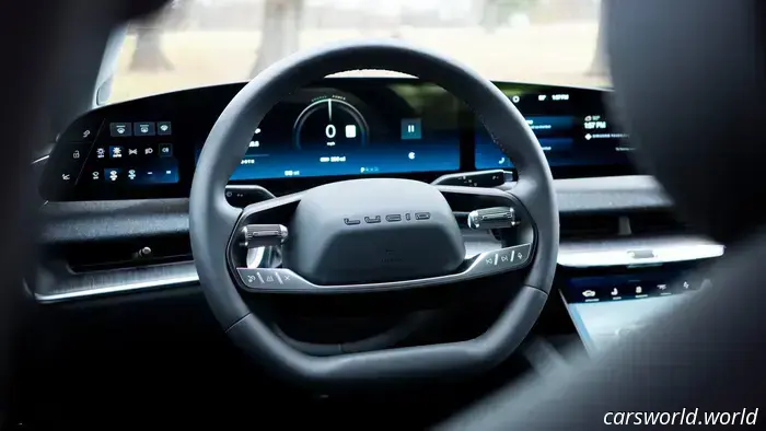La Lucid Air ha uno schermo che vorrei avessero tutte le auto