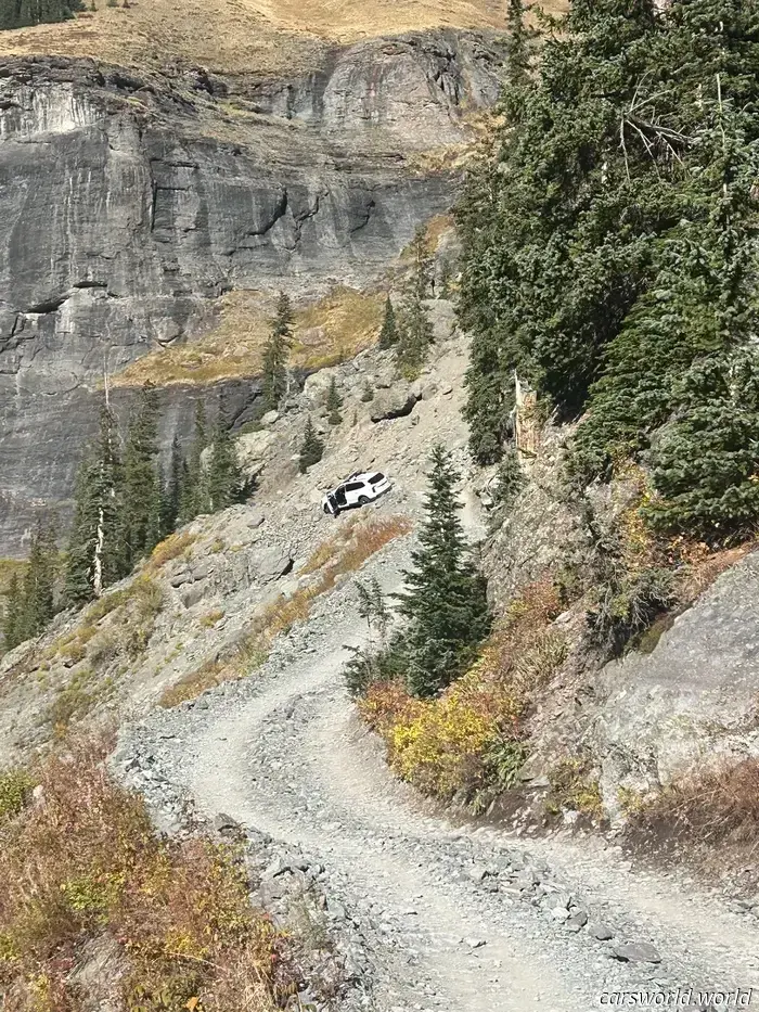 Турист в Kia Telluride чуть не сорвался с перевала Блэк-Бэр, вынудив закрыть тропу.