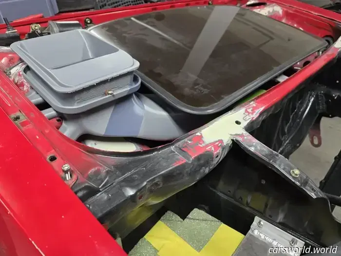 Se hai bisogno di una parte dell'auto che non esiste, parla con questo ragazzo