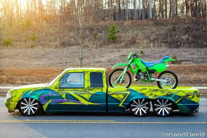 El Ford Ranger De Seis Ruedas Golpeado A La Venta Parece una Carroza De Desfile Flavortown