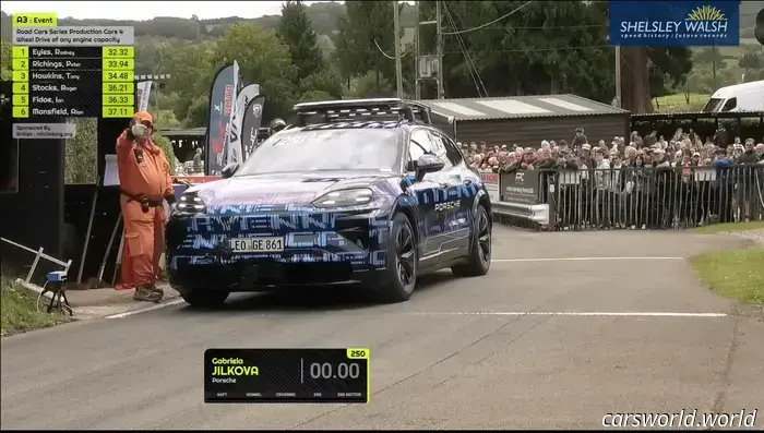 Porsche è entrata segretamente nella Cayenne EV 2027 in una salita in collina e ha stabilito un record