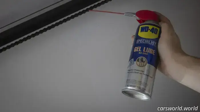 WD-40 Specialist Gel Lube protegge il metallo e rimane nel punto in cui viene spruzzato