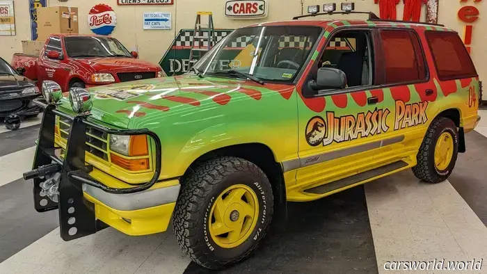 Un museo di auto da cinema sta chiudendo e vende veicoli di scena e repliche.