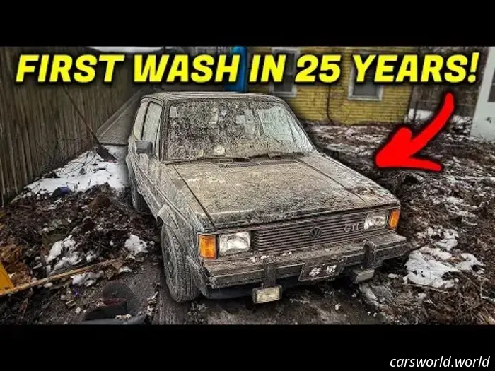 Mira cómo lavan por primera vez este VW GTI Mk1 abandonado hace 25 años