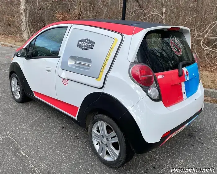 Soy el Comprador Objetivo de Este Carro de Reparto de Pizzas Domino's Con Calentador Incorporado