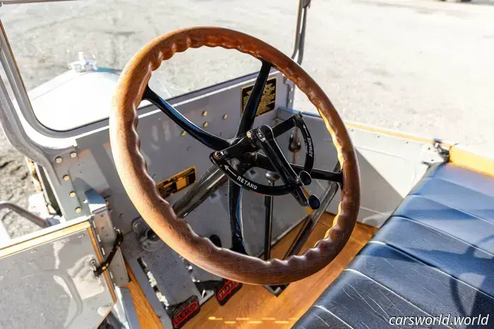 Questa incredibile collezione di rari autocarri da lavoro antichi andrà all'asta