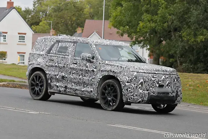 Land Rover засняли за тестированием «мини‑Defender»