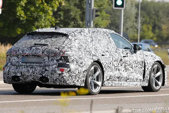La prossima generazione dell'Audi RS6 Avant è stata avvistata in prova al Nürburgring e sembra un ibrido plug-in (PHEV).