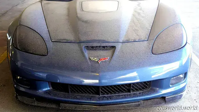 Zafra ZR1 cubierta de polvo provoca un misterio en un estacionamiento de Texas | Carscoops