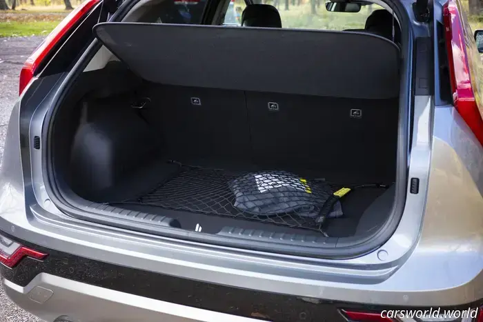 2025 Kia Niro Plug-In Hybrid Review: Excelling in a Single Aspect