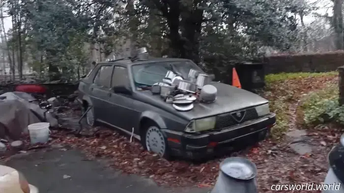 E ' la collezione di auto di un tipo strano o una discarica per frodi assicurative?