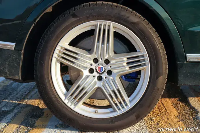 Revisión del BMW Alpina XB7 2025: Un SUV llamativo para adultos