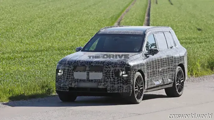 2028 BMW X7 Caught on Camera Without Cutting-Edge Design