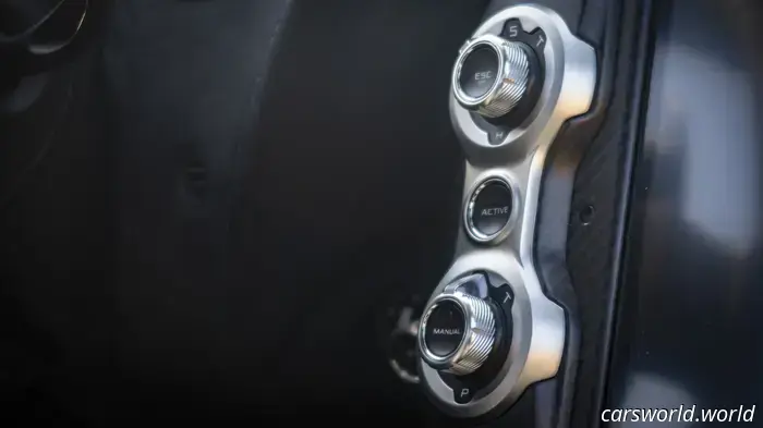 Recensione della McLaren 765LT: perché una Long Tail è più speciale delle altre supercar