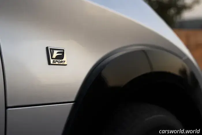 2026 Lexus RZ 550e Prima prova su strada: un veicolo elettrico elegante e sportivo che non può percorrere lunghe distanze