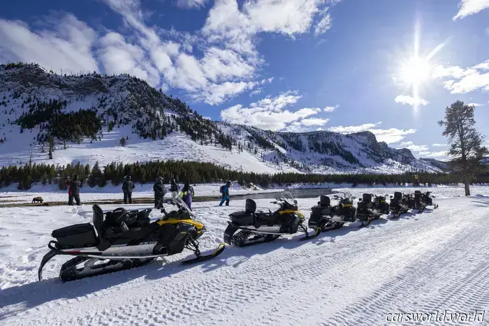 Andar En Moto De Nieve Por Yellowstone Es Difícil, Pero Vale La Pena Congelarse