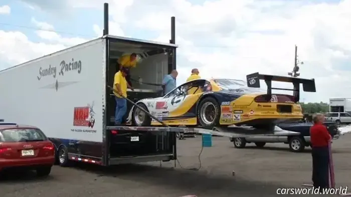 Oferta del Paquete: Coche de Carreras Oldsmobile Ganador de Daytona 24 en 1996 y Camión de Apoyo a la venta
