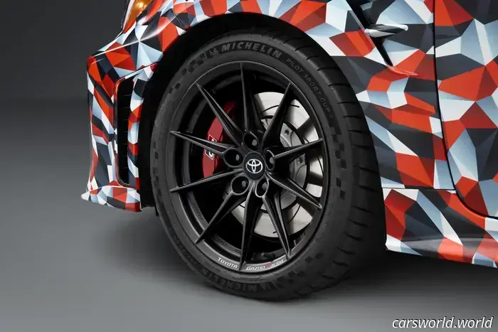El Toyota GR Corolla 2026 Extra Intenso Agrega Torque y Abandona los Asientos Traseros