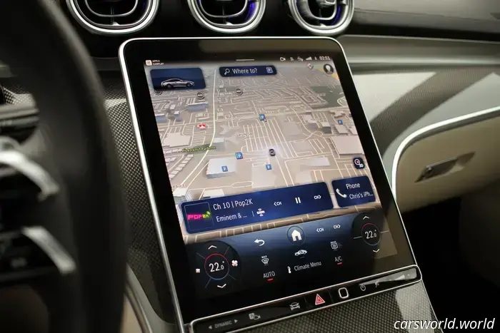 El Mercedes-Benz CLE300 Demuestra Que Las Pantallas No Son Un Lujo