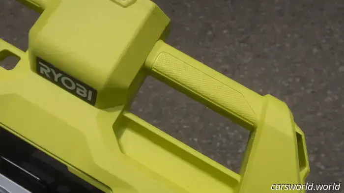 Обзор двухфункциональной поддушки и сиденья Ryobi: удобный табурет с фонариками