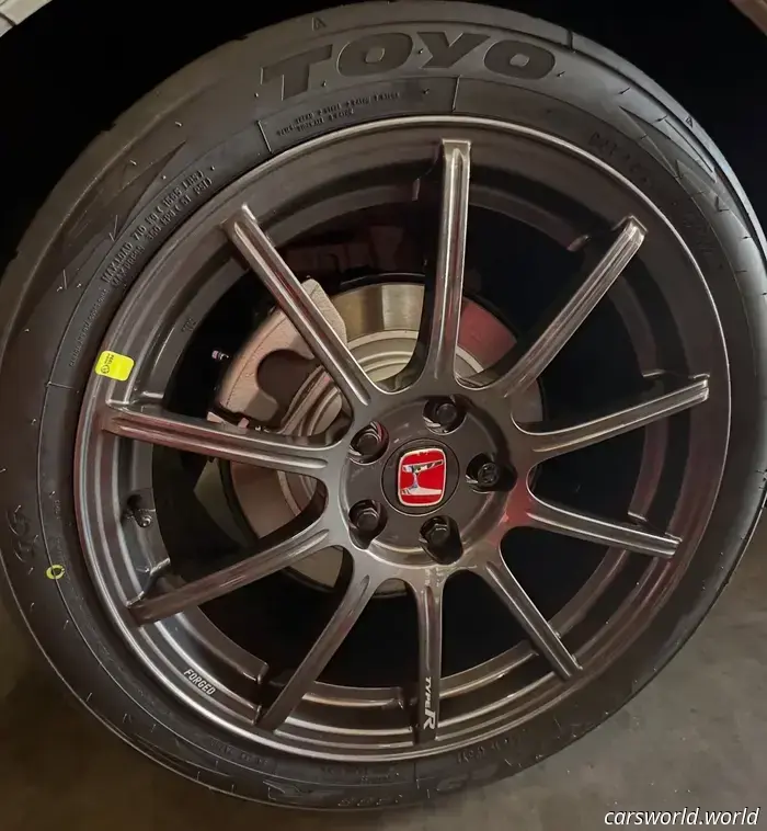 Honda Odyssey Equipped with a Civic Type R Engine and 6-Speed Manual Dominates SEMA