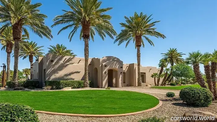 una villa nel deserto da 15 milioni di dollari è un resort da corsa "chiavi in mano" con pista d'atterraggio, pista da dirt e auto