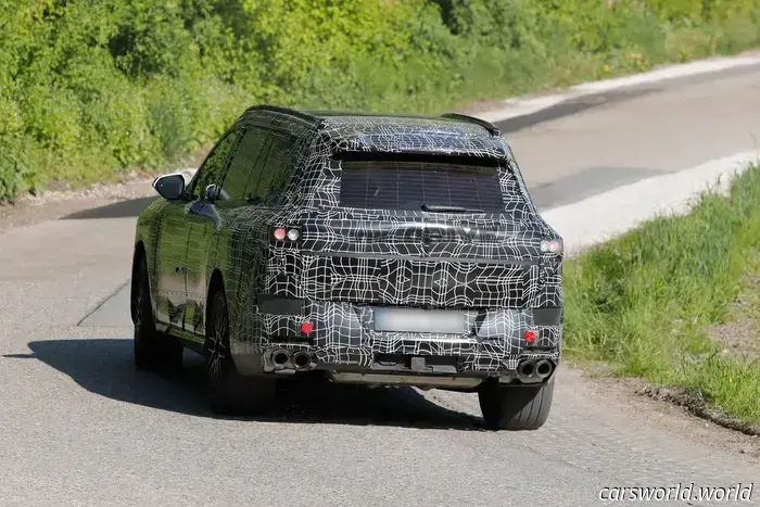 2028 BMW X7 Caught on Camera Without Cutting-Edge Design