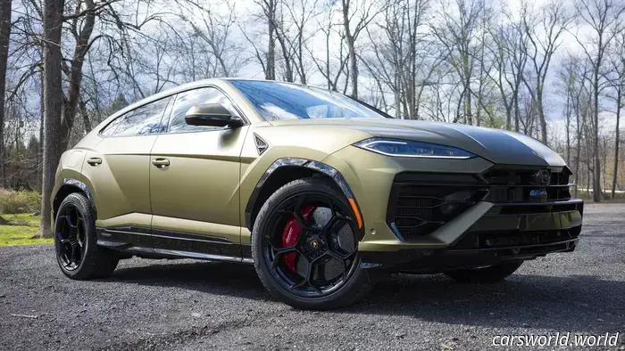 2025 Lamborghini Urus SE Recensione: Il Super SUV Unapologetically sciocco