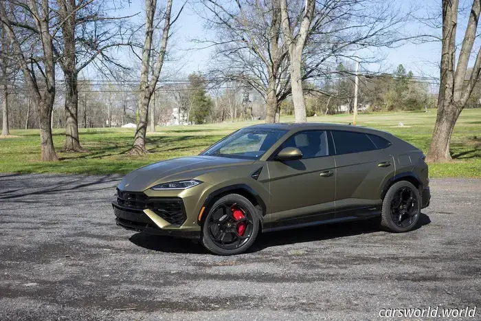 2025 Lamborghini Urus SE Recensione: Il Super SUV Unapologetically sciocco