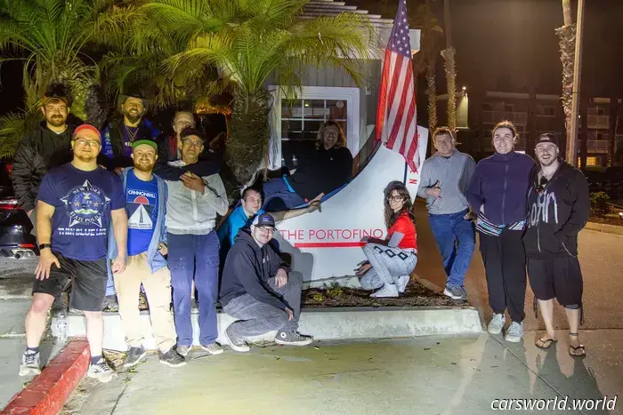 Un dispositivo manos libres de conducción de 1.000 dólares condujo un Prius antiguo de costa a costa de forma 99% autónoma.