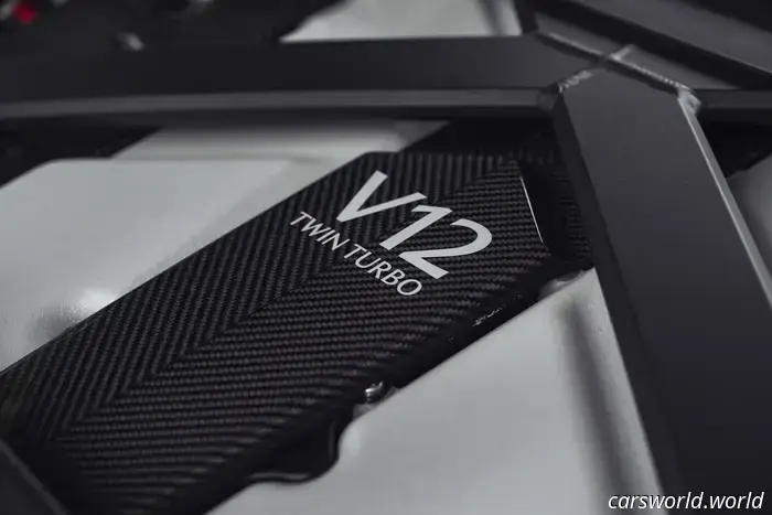 Revisión del Aston Martin Vanquish Volante 2026: Como montar en un Pegaso