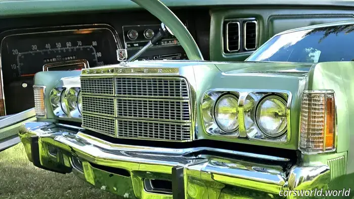 Chrysler del 1977 con il chilometraggio di consegna sembra congelata nel tempo | Carscoops