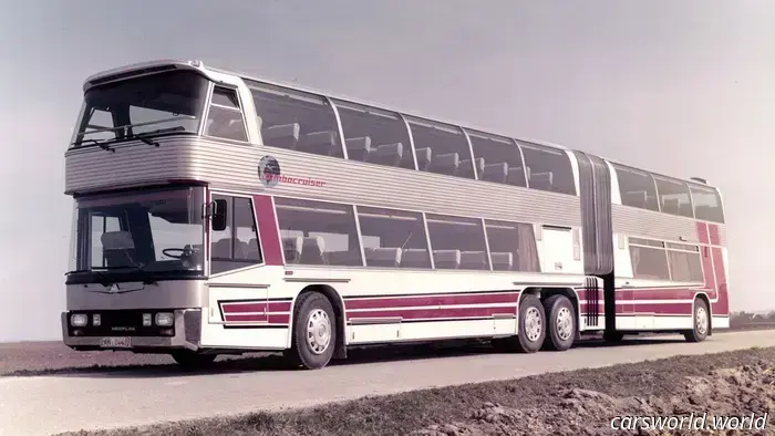 El Neoplan Jumbocruiser Era un Autobús Furtivo de Dos Pisos con Capacidad para Más de 100 Pasajeros.