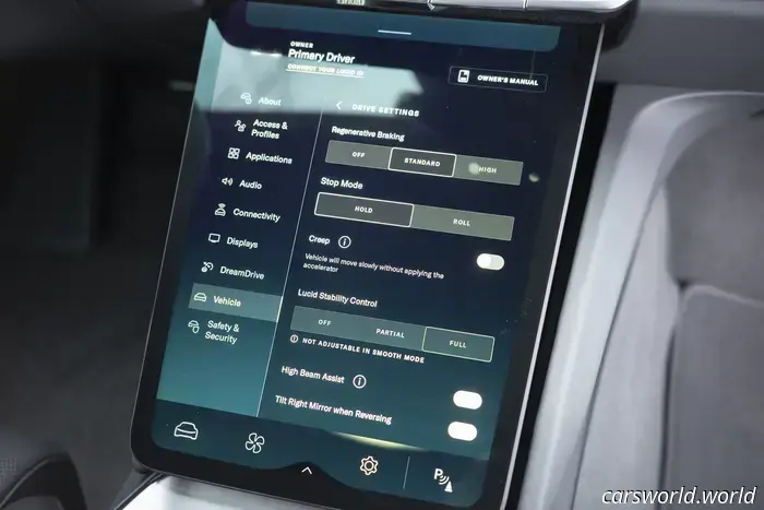 Lucid Air Touring делает так много правильно, что проще простить то, что он делает неправильно. К тому же, ты его видел?