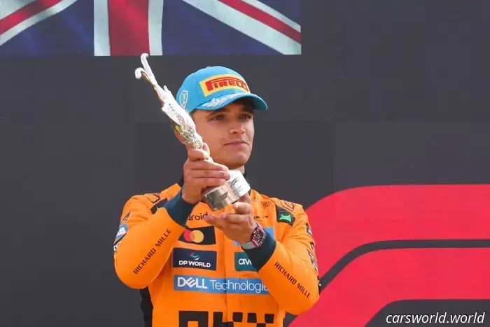 Стремление McLaren добиться справедливости между своими голодными до побед пилотами Формулы-1 в лучшем случае выглядит неуклюже.