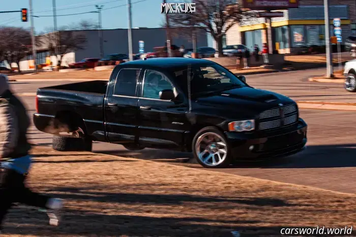 Dodge Ram SRT-10 лишился колеса в результате аварии на Cars and Coffee