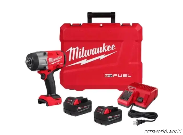 Получите бесплатную батарею M18 со скидками Milwaukee BOGO на Ace Hardware