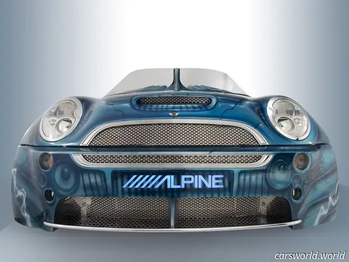 Este Mini Cooper Convertido En una Máscara de Winamp Rodante Es la Última Versión de 2004