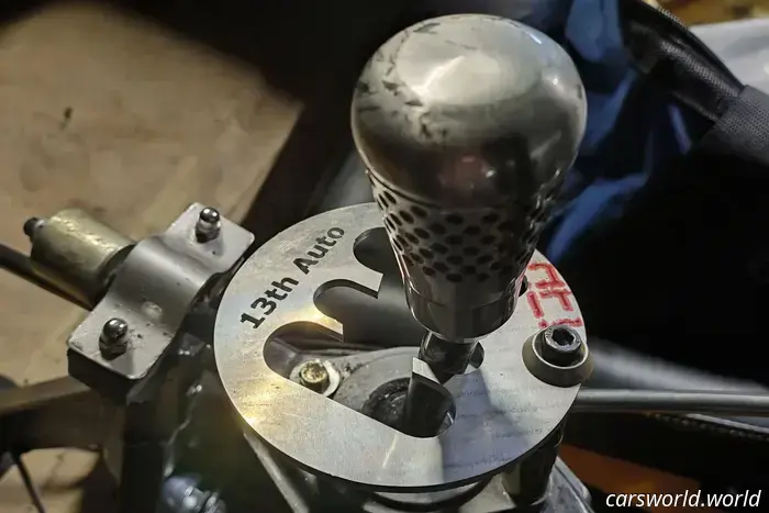 Questo tizio voleva creare la propria auto sportiva. Ora aiuta gli altri a fare lo stesso.